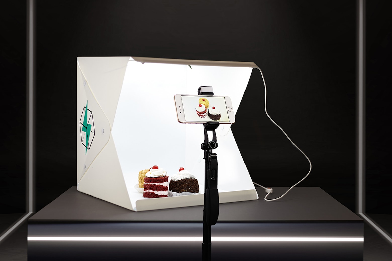 Take amazing product photos with this portable studio.