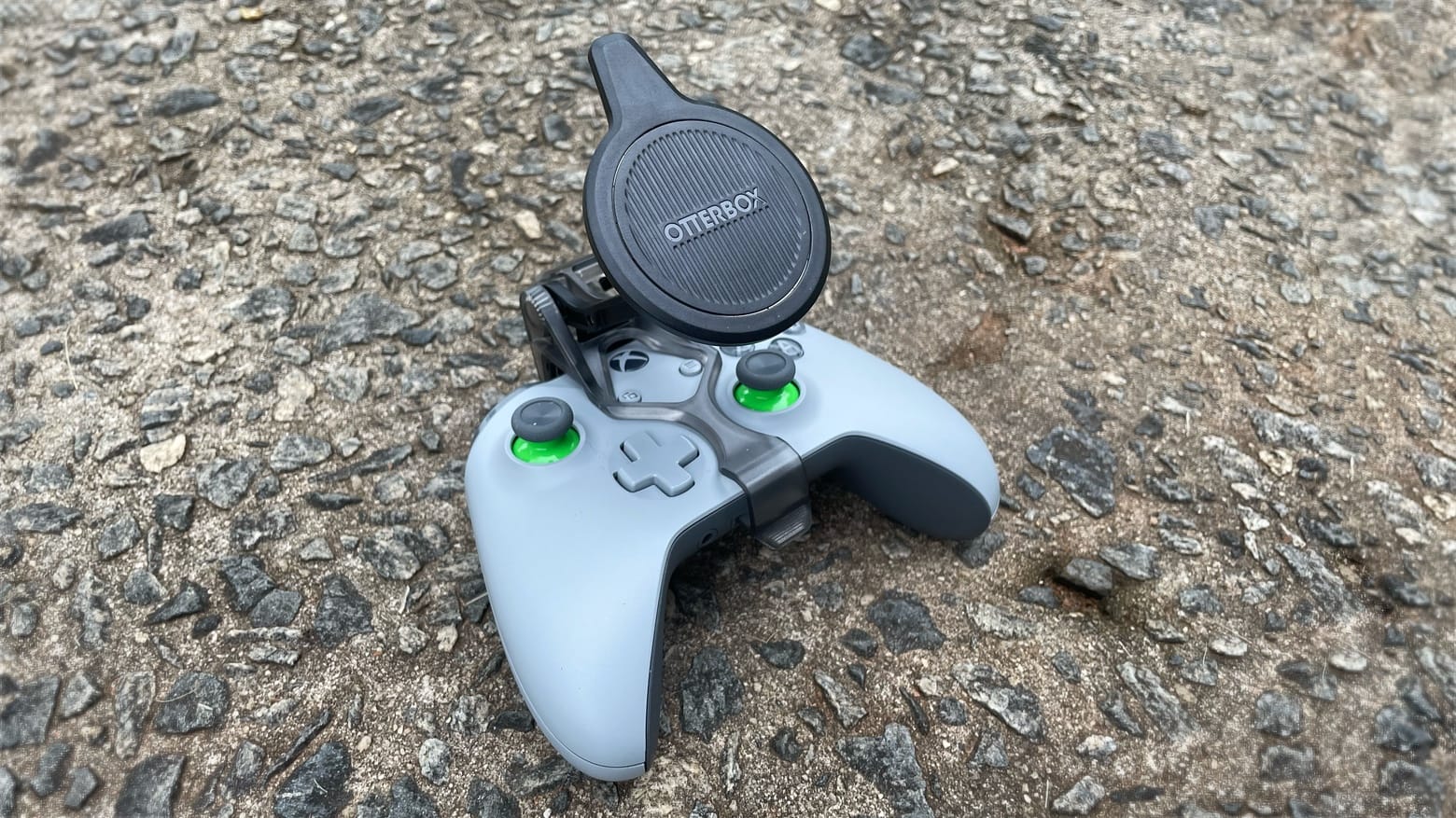 OtterBox Mobile Gaming Clip for MagSafe review