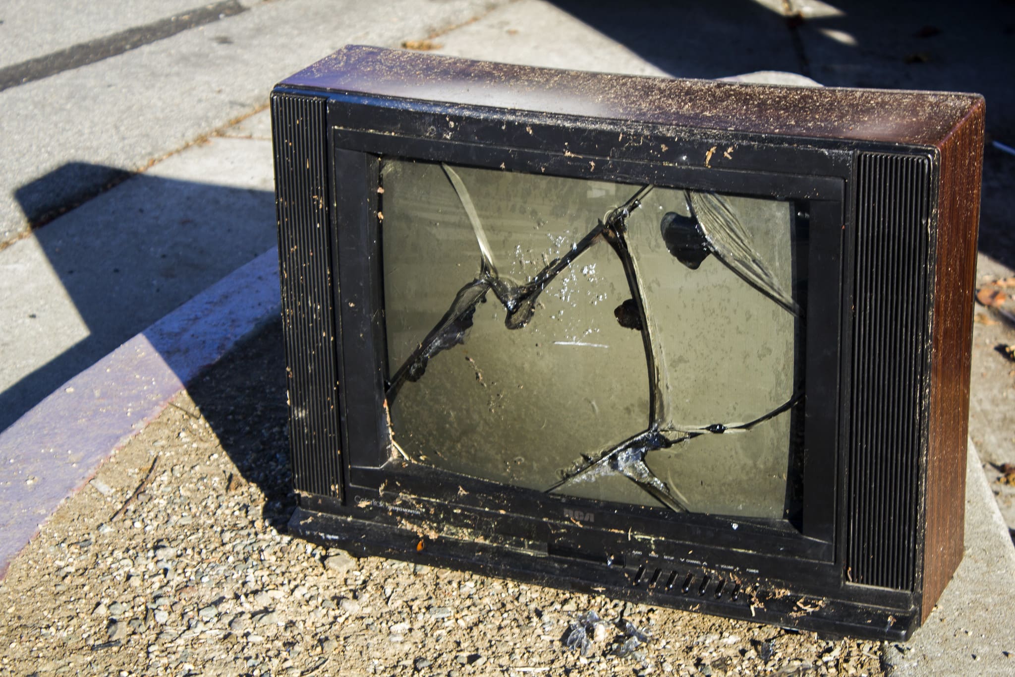 M1 MacBook screen cracks lead to lawsuit. Look out, Cupertino.
