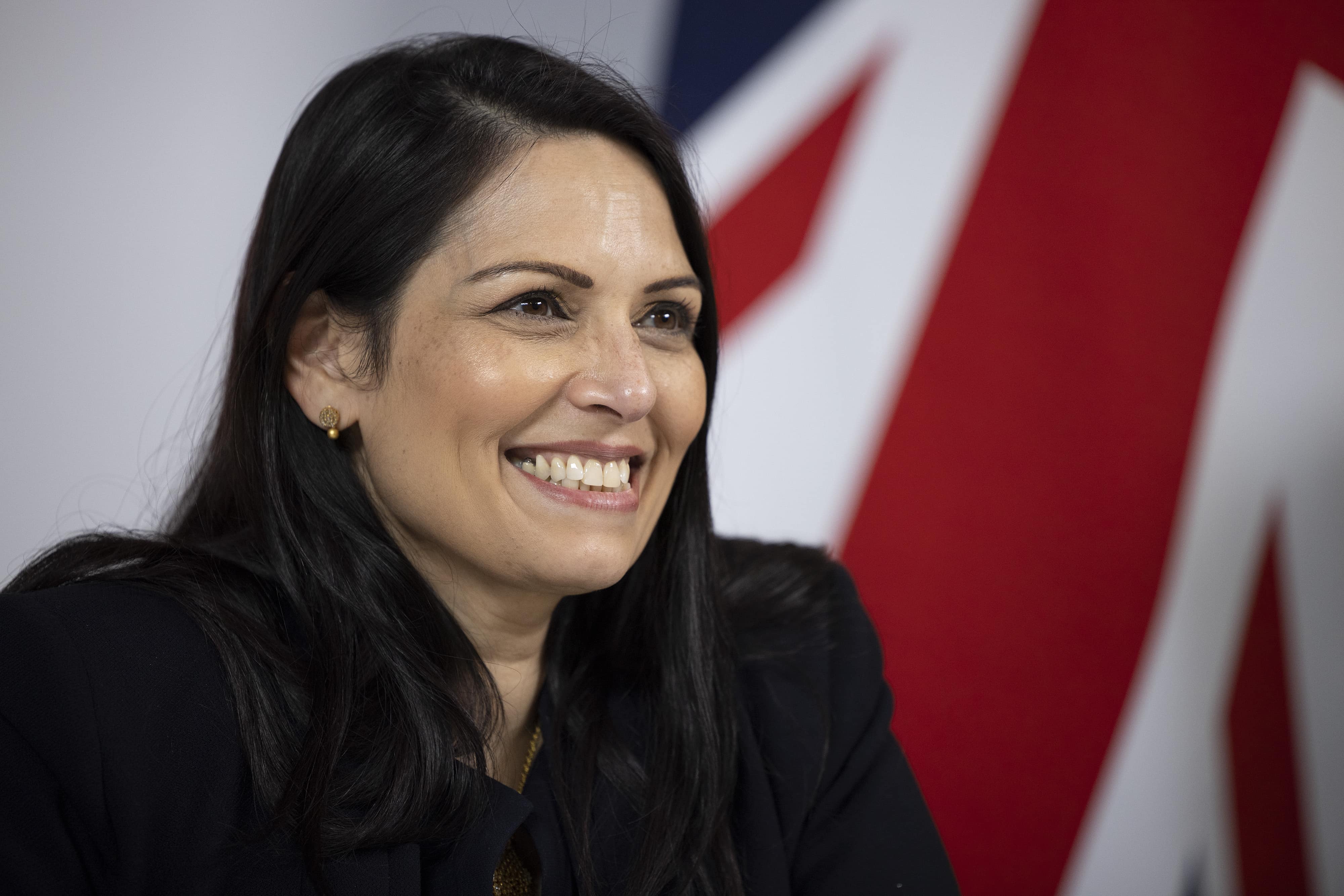 UK backs Apple CSAM plan