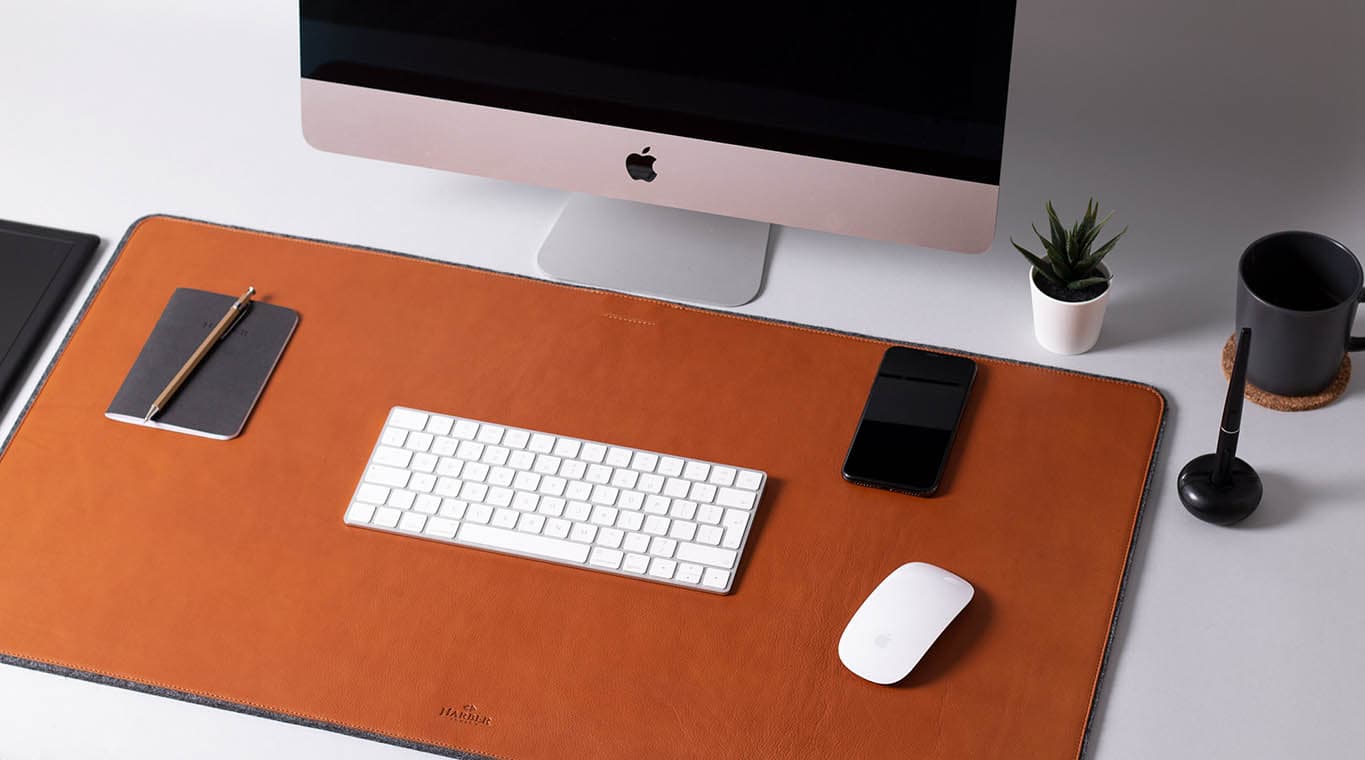 The XL Harber London desk mat adds soft, supple leather to your workspace.