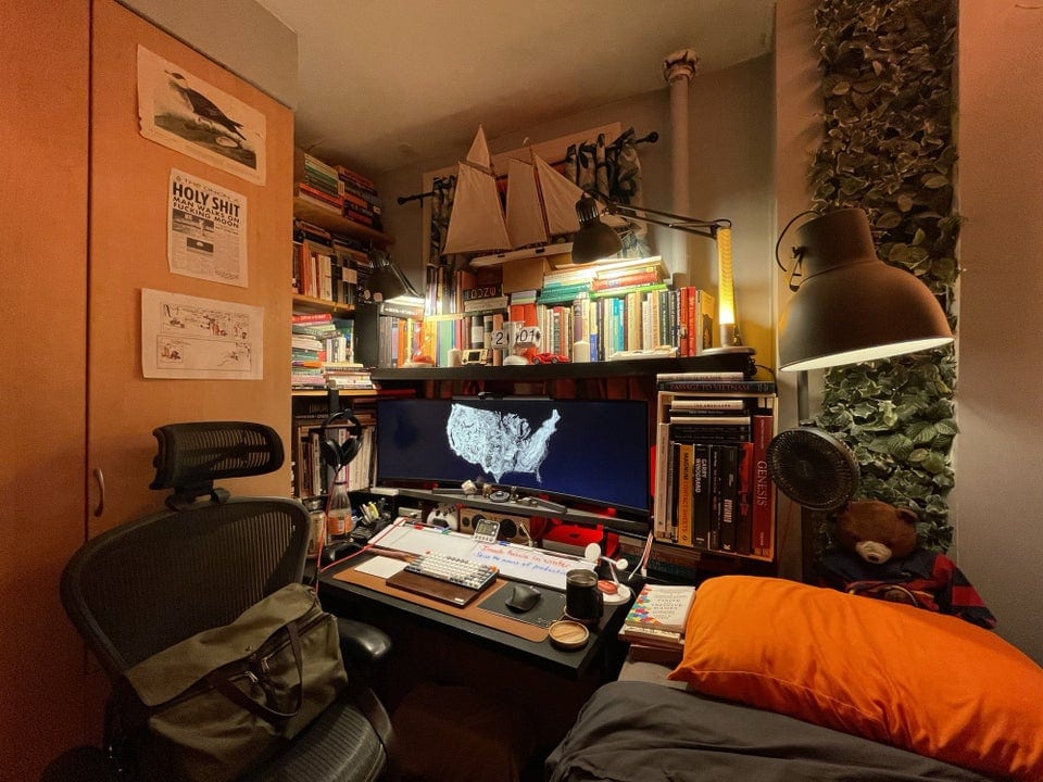 Here's to a 'maximalist' setup in a minimal space.