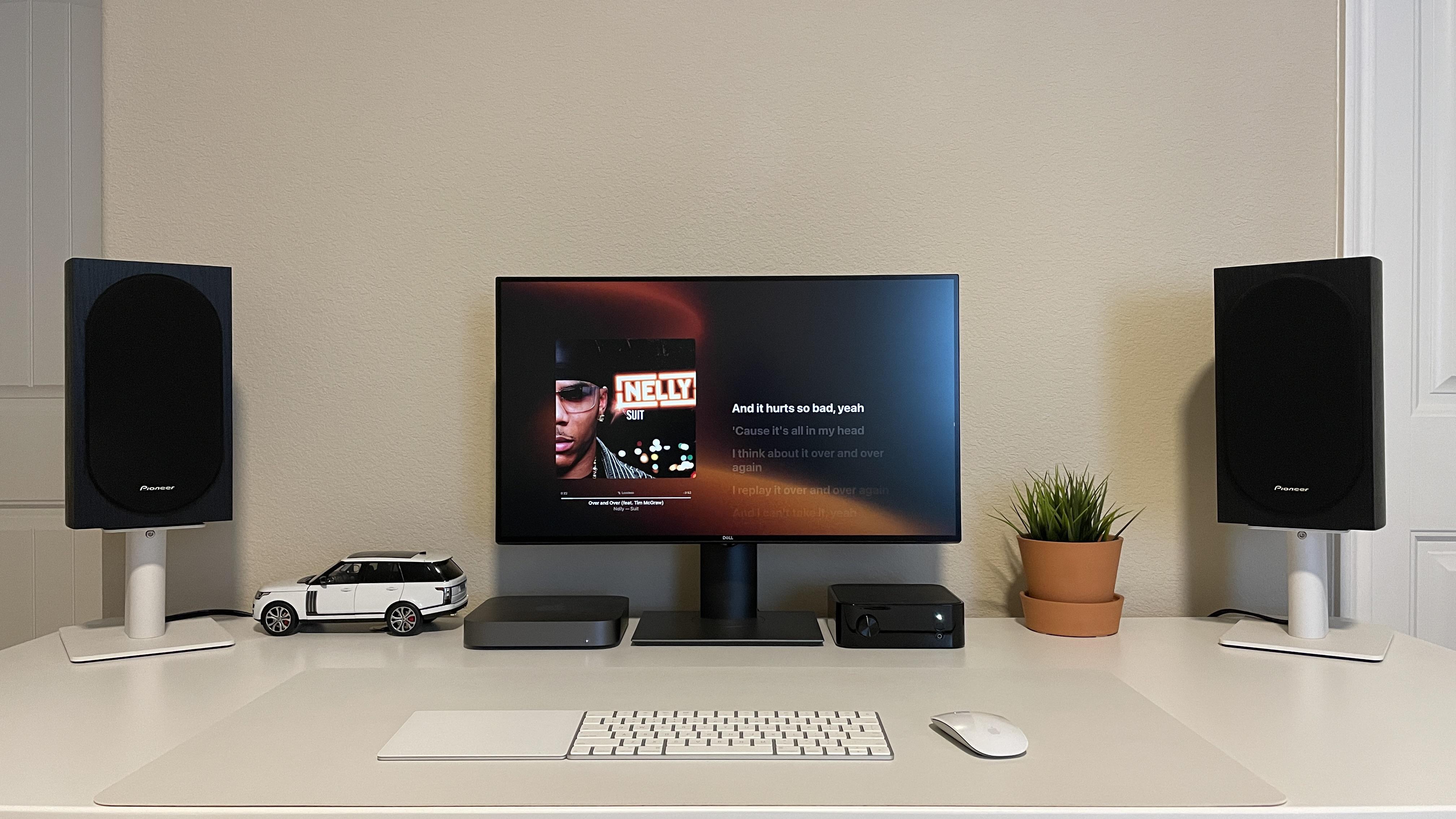 Ready, aim, fire! Get the perfect sound with mounted desktop speakers.