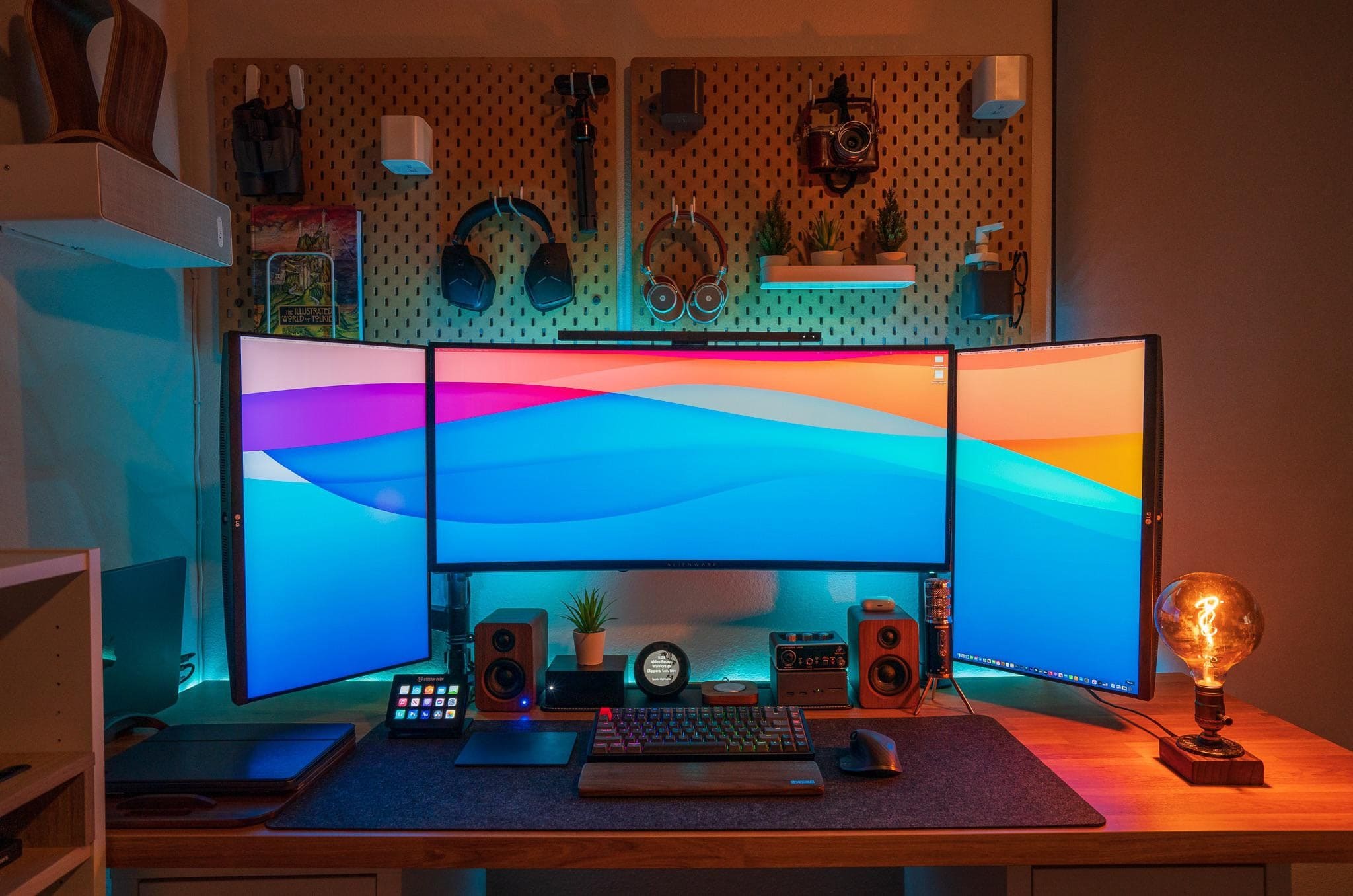 Oh, what a difference three external displays make.