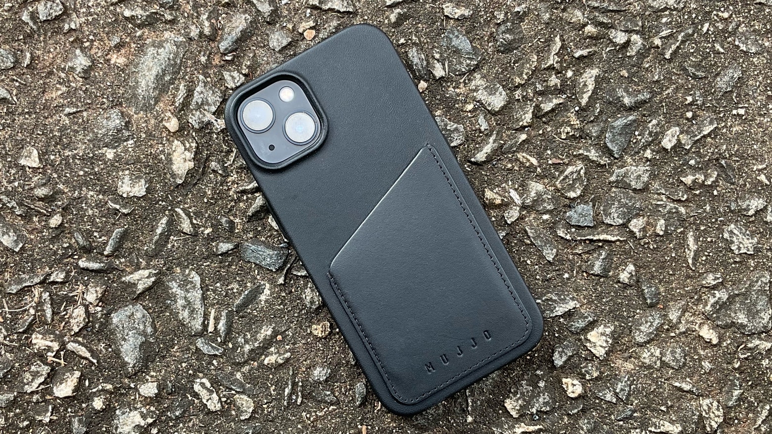 Mujjo Full Leather Wallet Case for iPhone 13 review