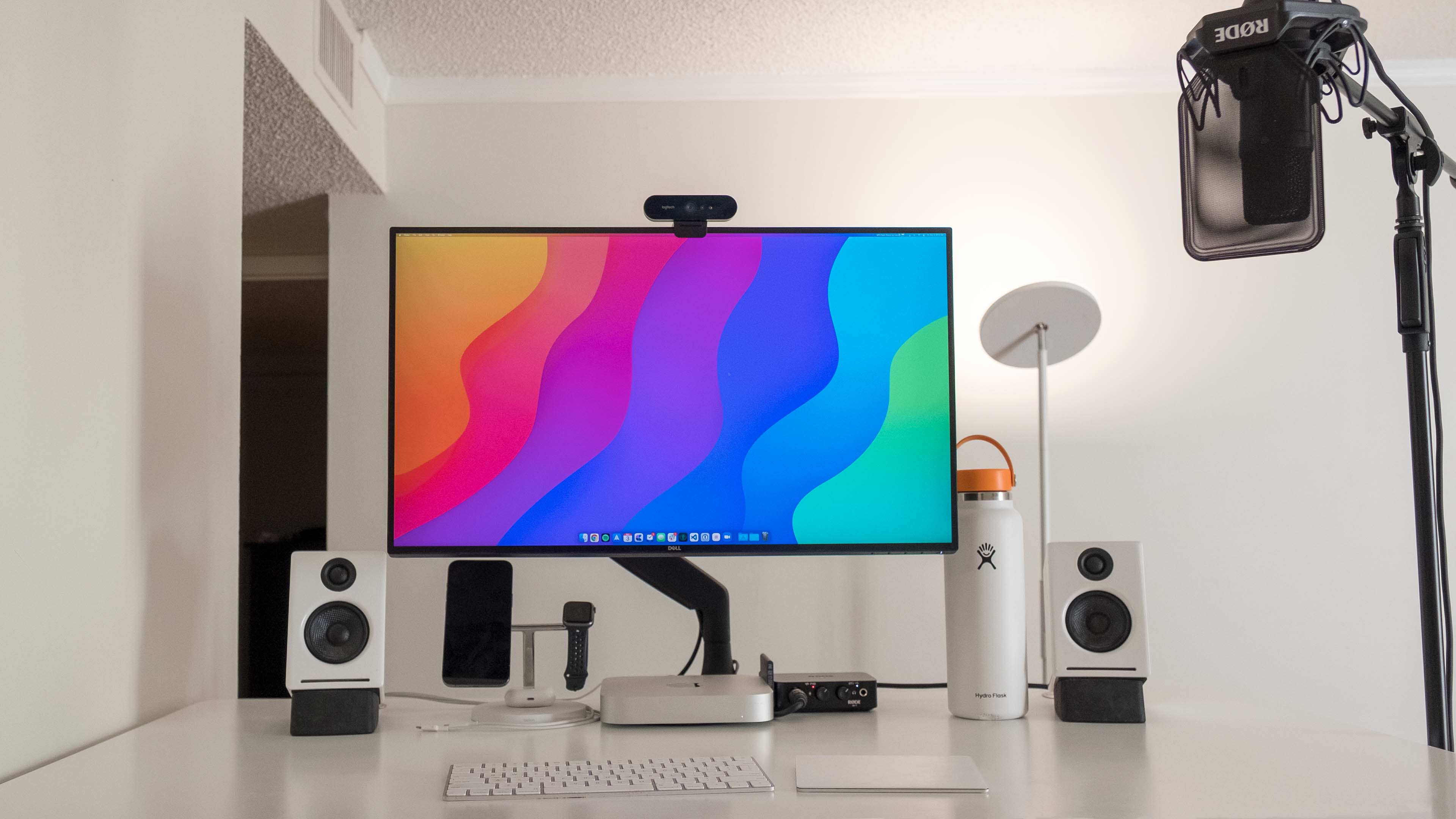 This clean, M1 Mac mini-based setup packs a lot of audio-visual firepower.