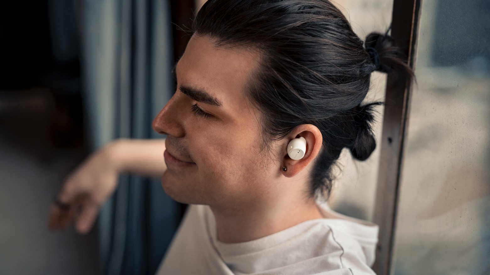 Belkin SoundForm Immerse noise cancelling earbuds