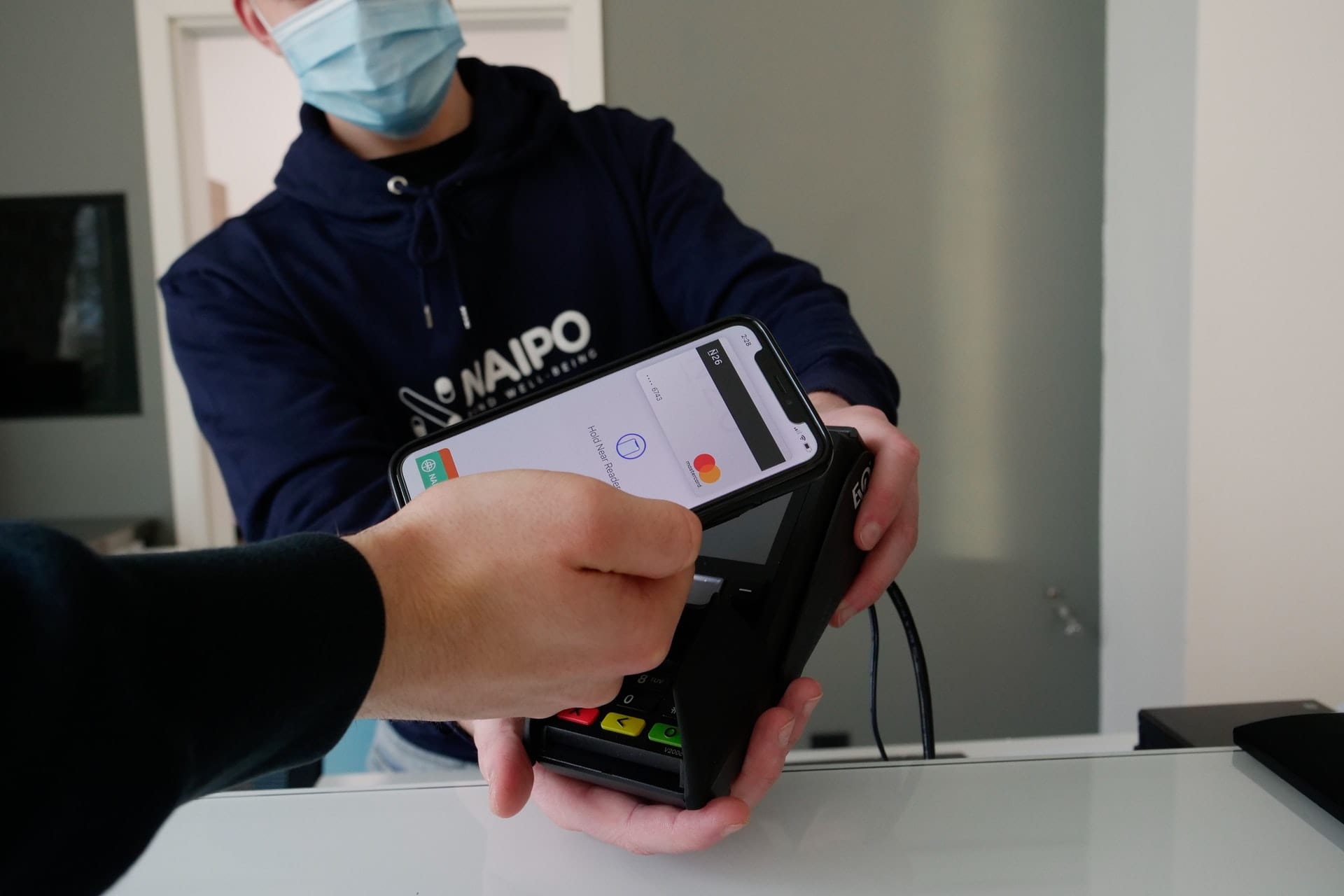 Apple Pay with a mask in iOS 15.4