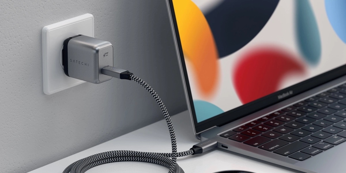 Satechi's compact new charger and USB-C 4 cables pair nicely with Apple's latest hardware.