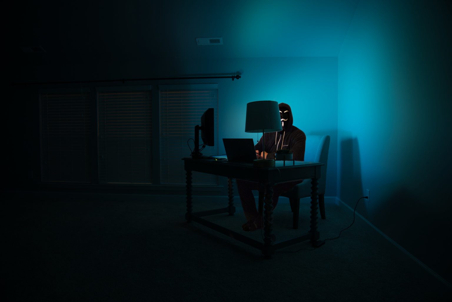 Hackers using forged emergency law enforcement requests got user data from Apple and Meta.