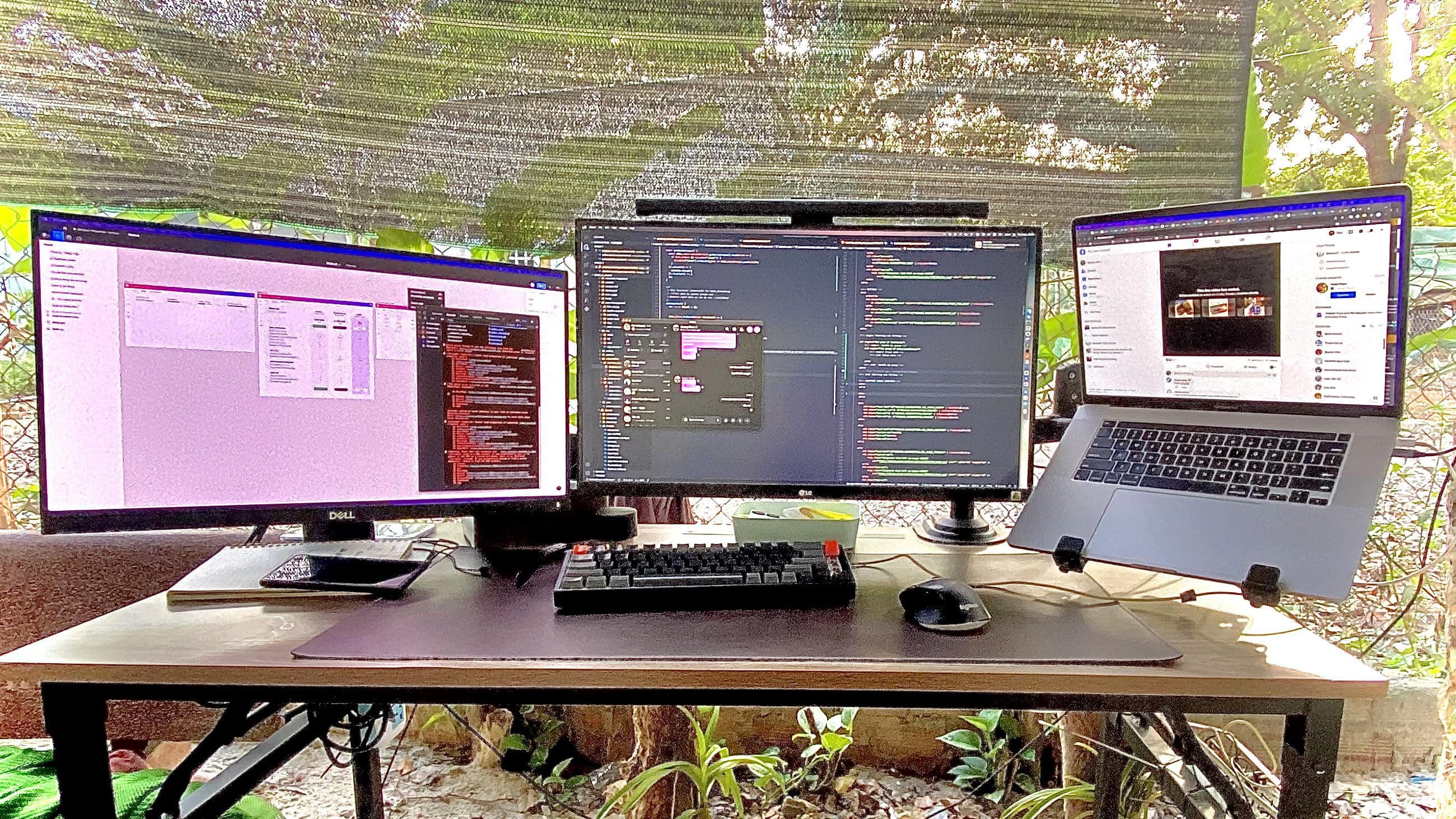 Working al fresco can be refreshing. Except for the downpours. And the lizards.