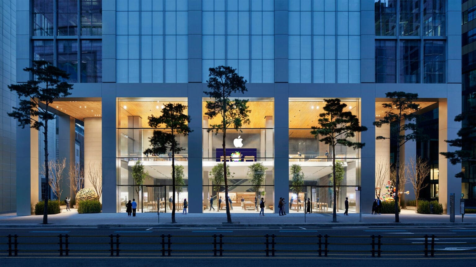You might not find technical help at your Apple store as easily as you could in the past.