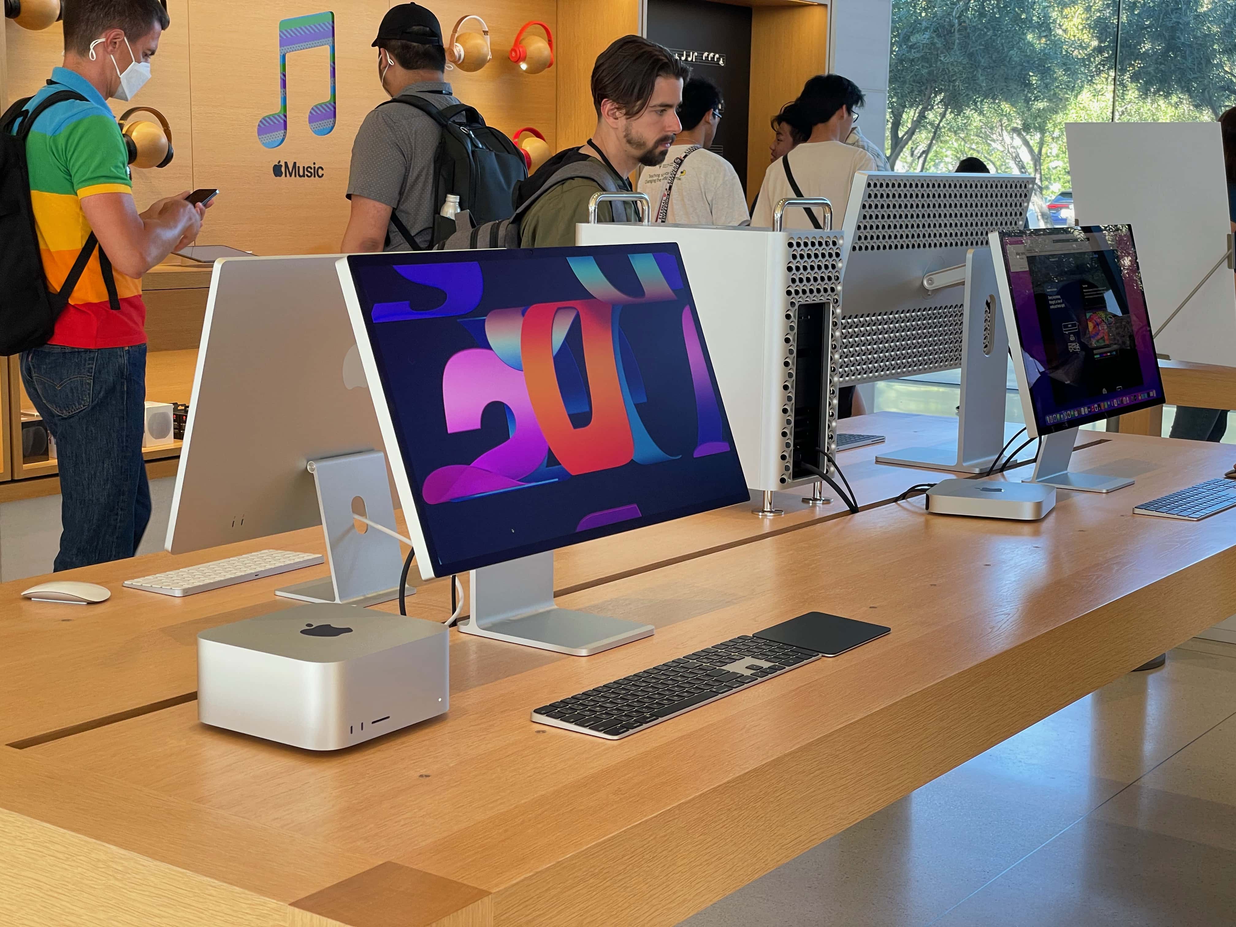 A table showing the desktop Macs.