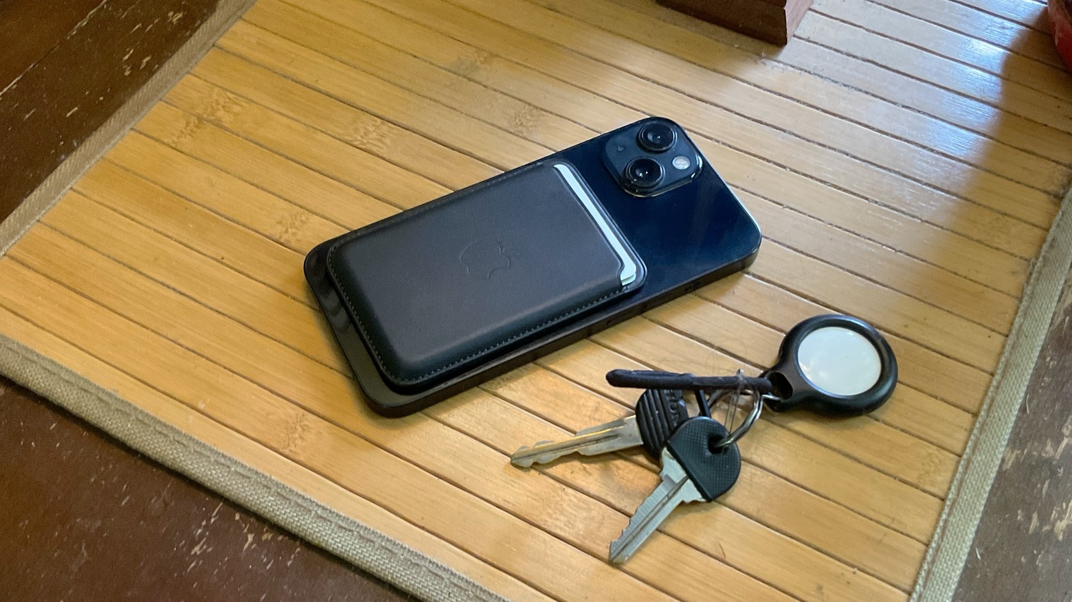 Apple Leather Wallet with MagSafe review