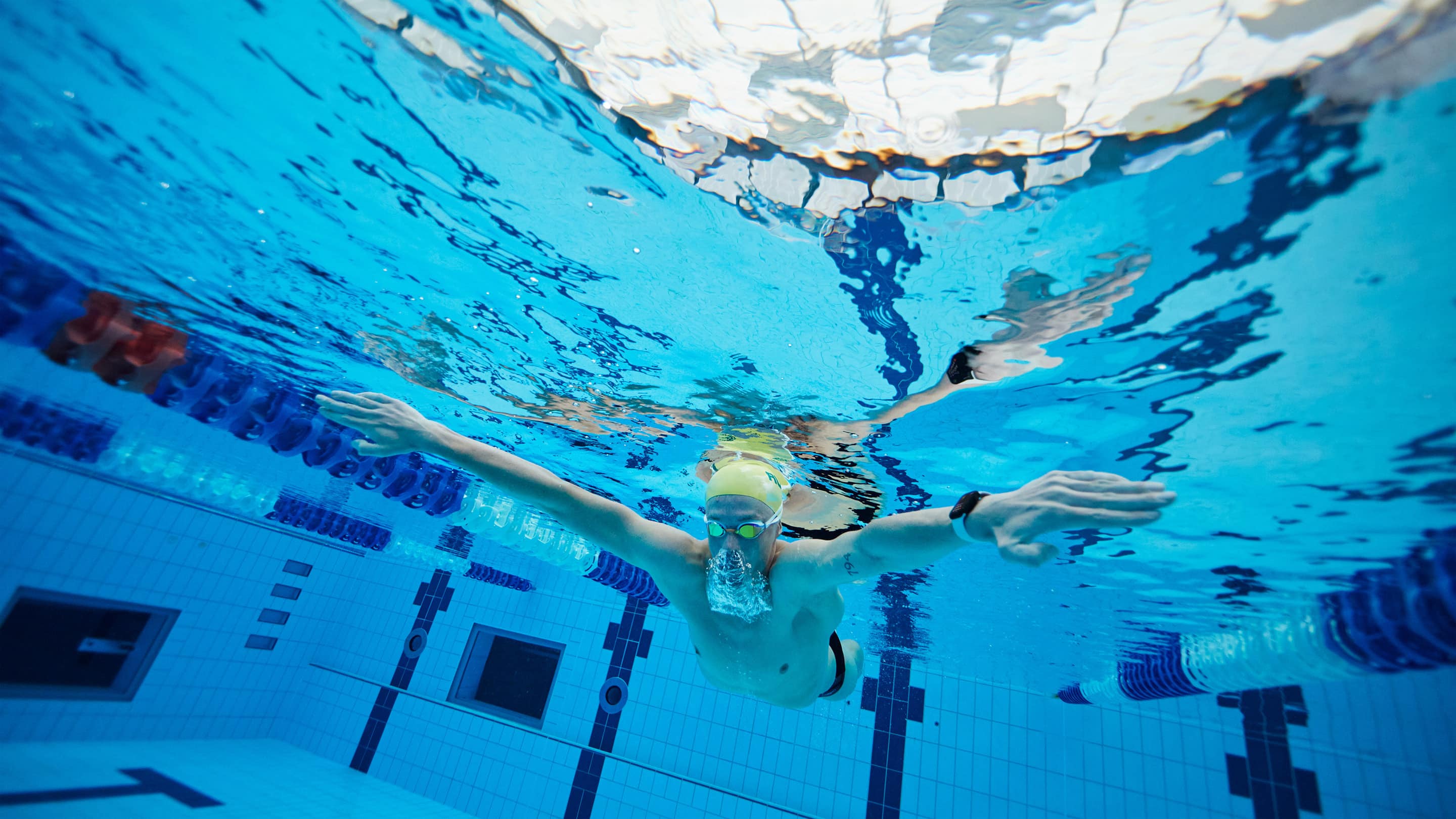 World record holder and gold medallist swimmer, Zac Stubblety-Cook, uses Apple Watch to track his activity and manage his training load.
