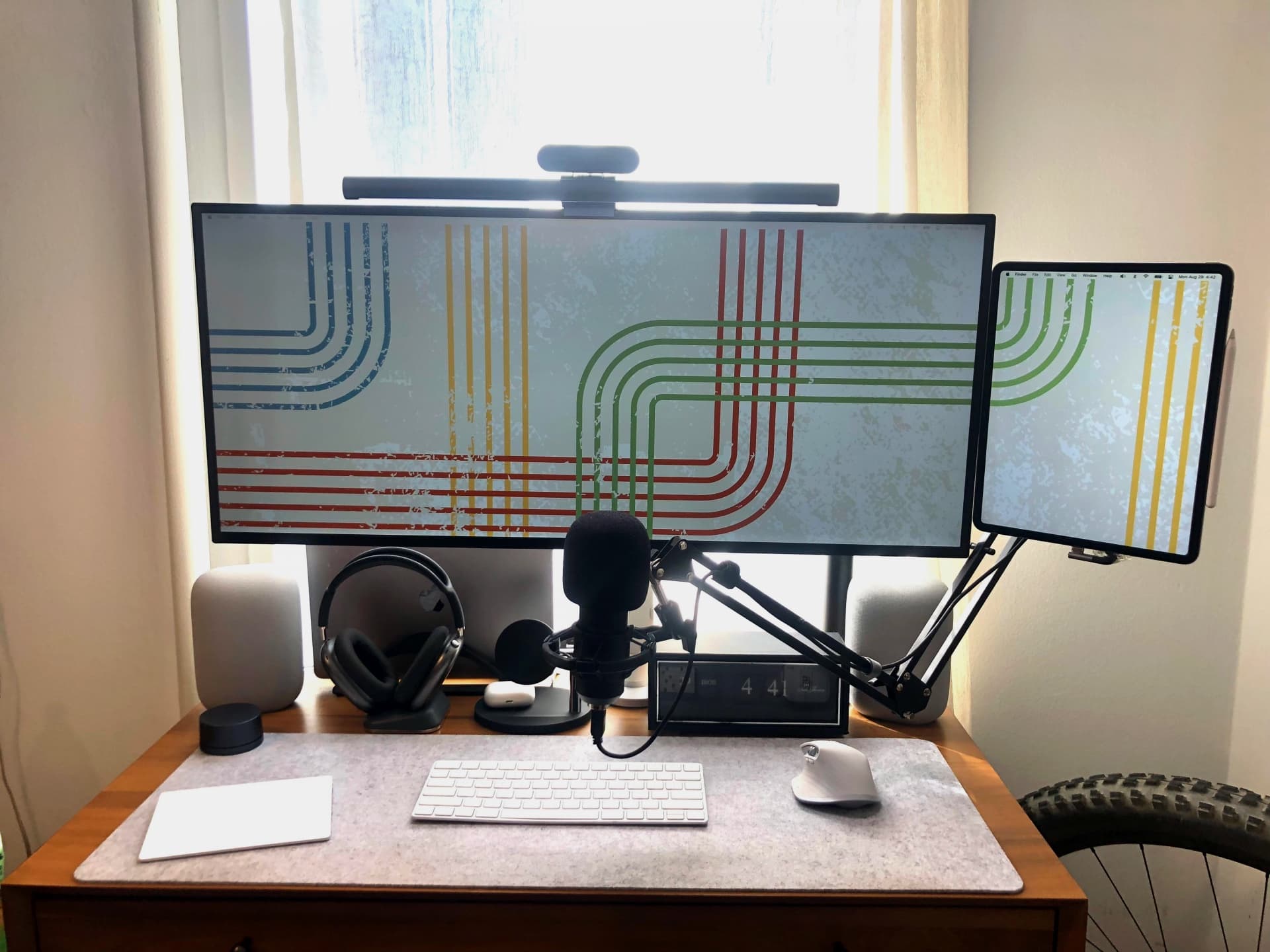 The LG 5K display and the iPad Pro work together through Sidecar.