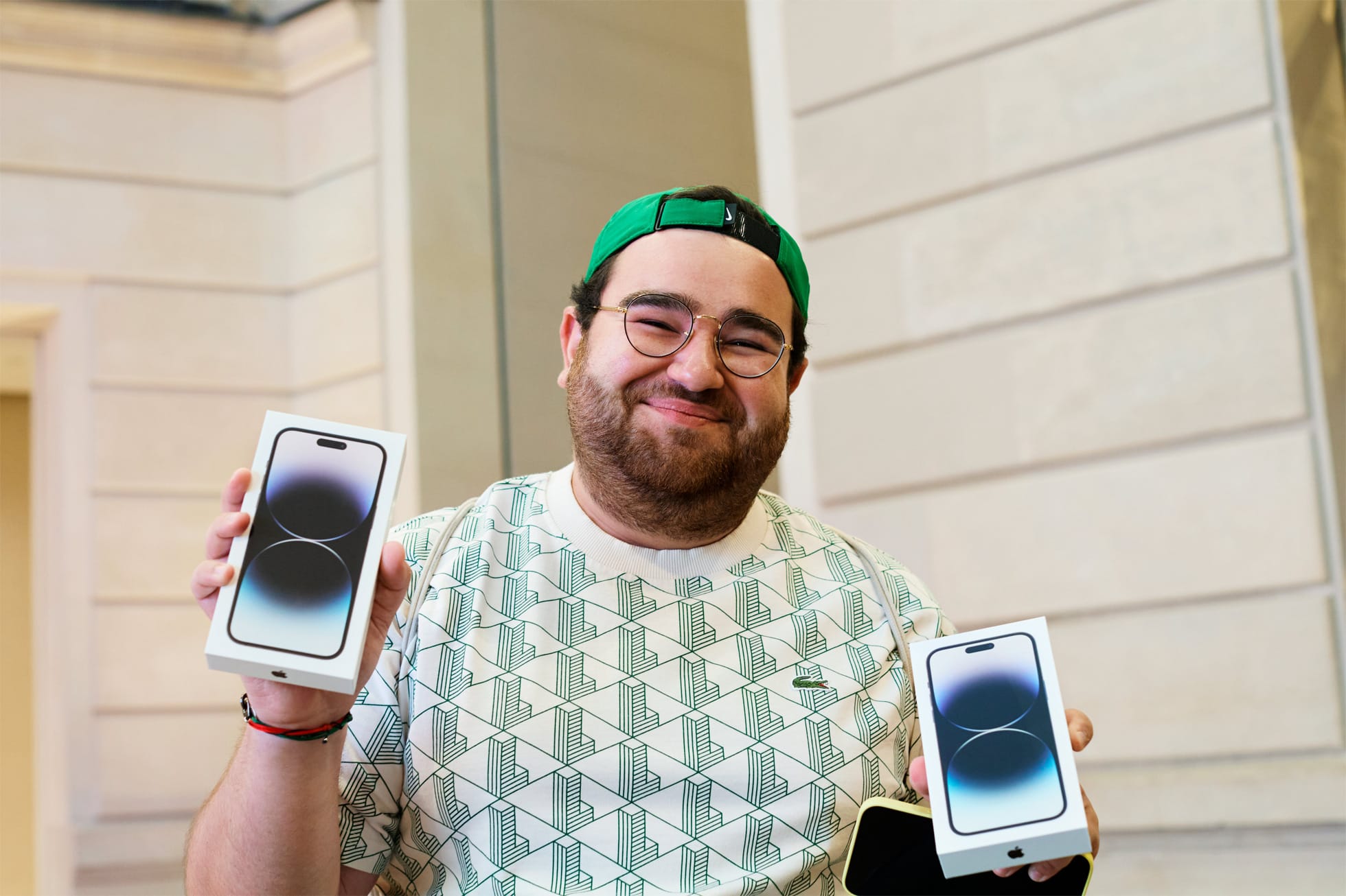 Apple customer holding the iPhone 14 Pro