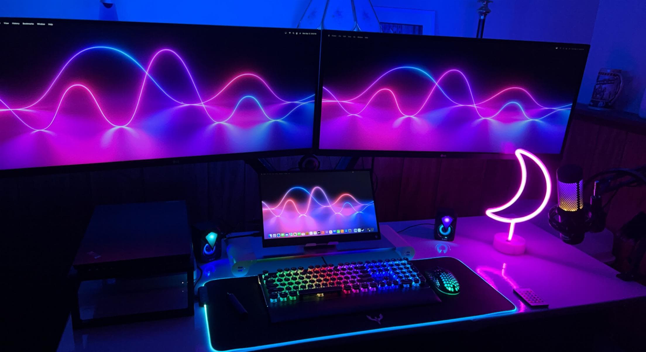 Using Running two ultra-wide displays and a portable monitor with an M1 Mac mini isn't very difficult.