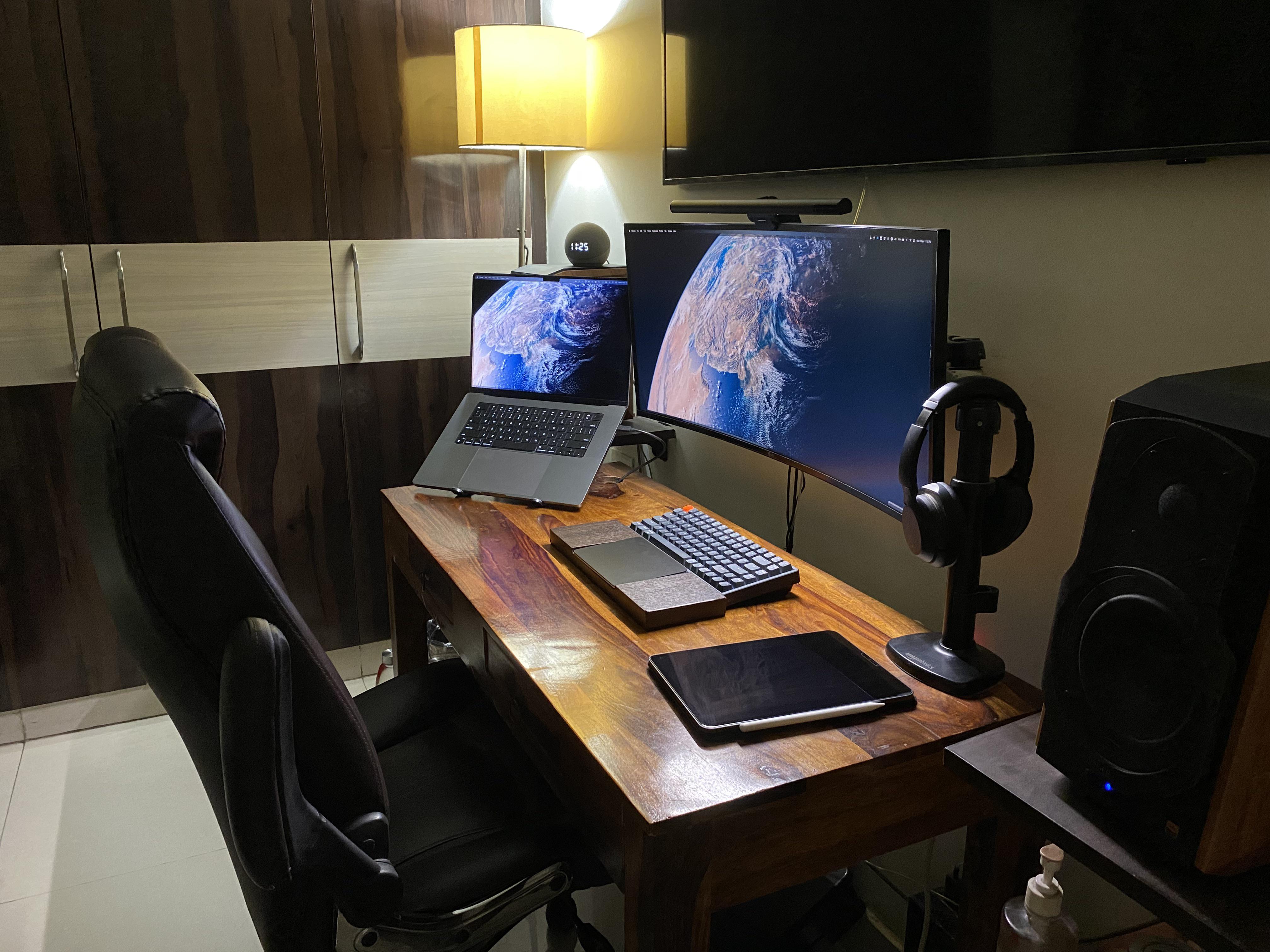 There's nothing like polished wood. And did you notice the custom wrist rest?
