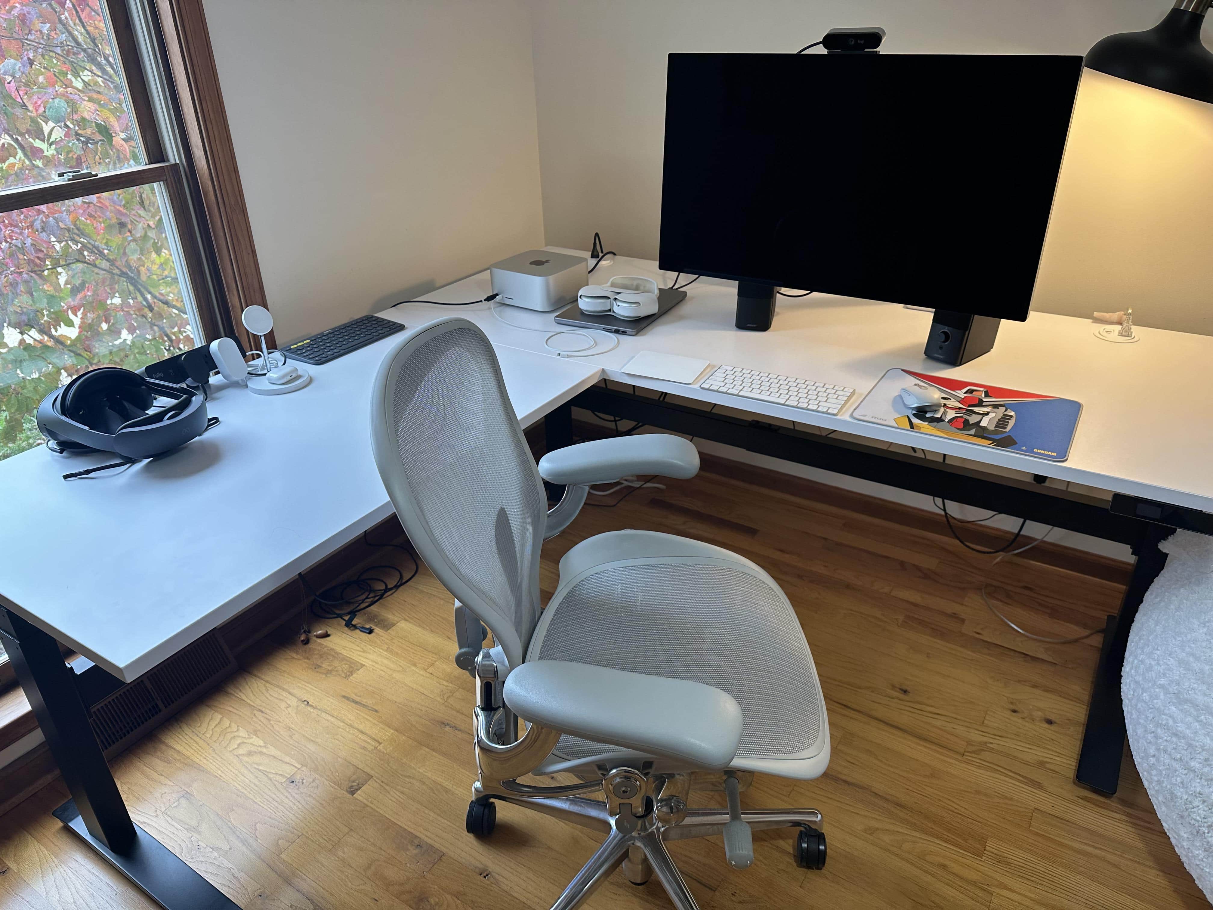 The person who uses this setup used to hate Apple.