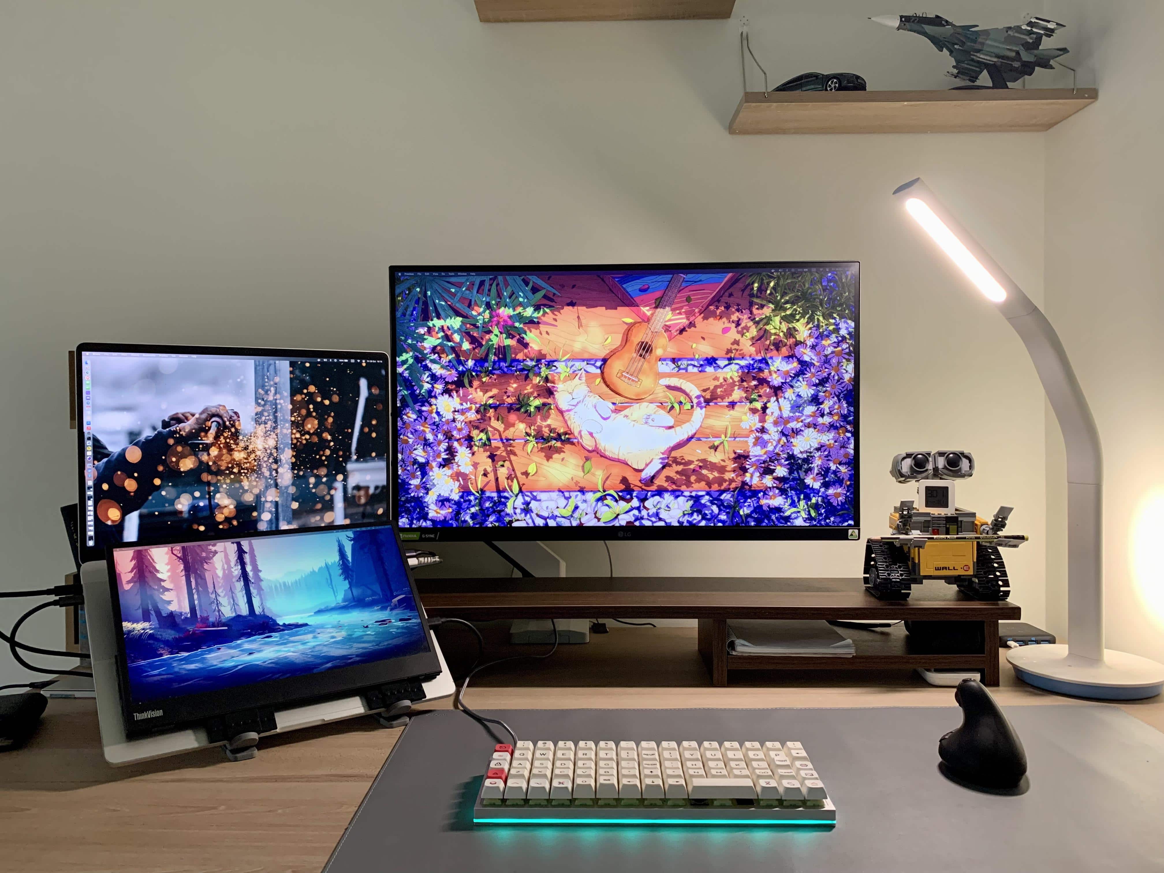 This person mounts a portable monitor on their laptop keyboard and uses a 27-inch gaming display, too.