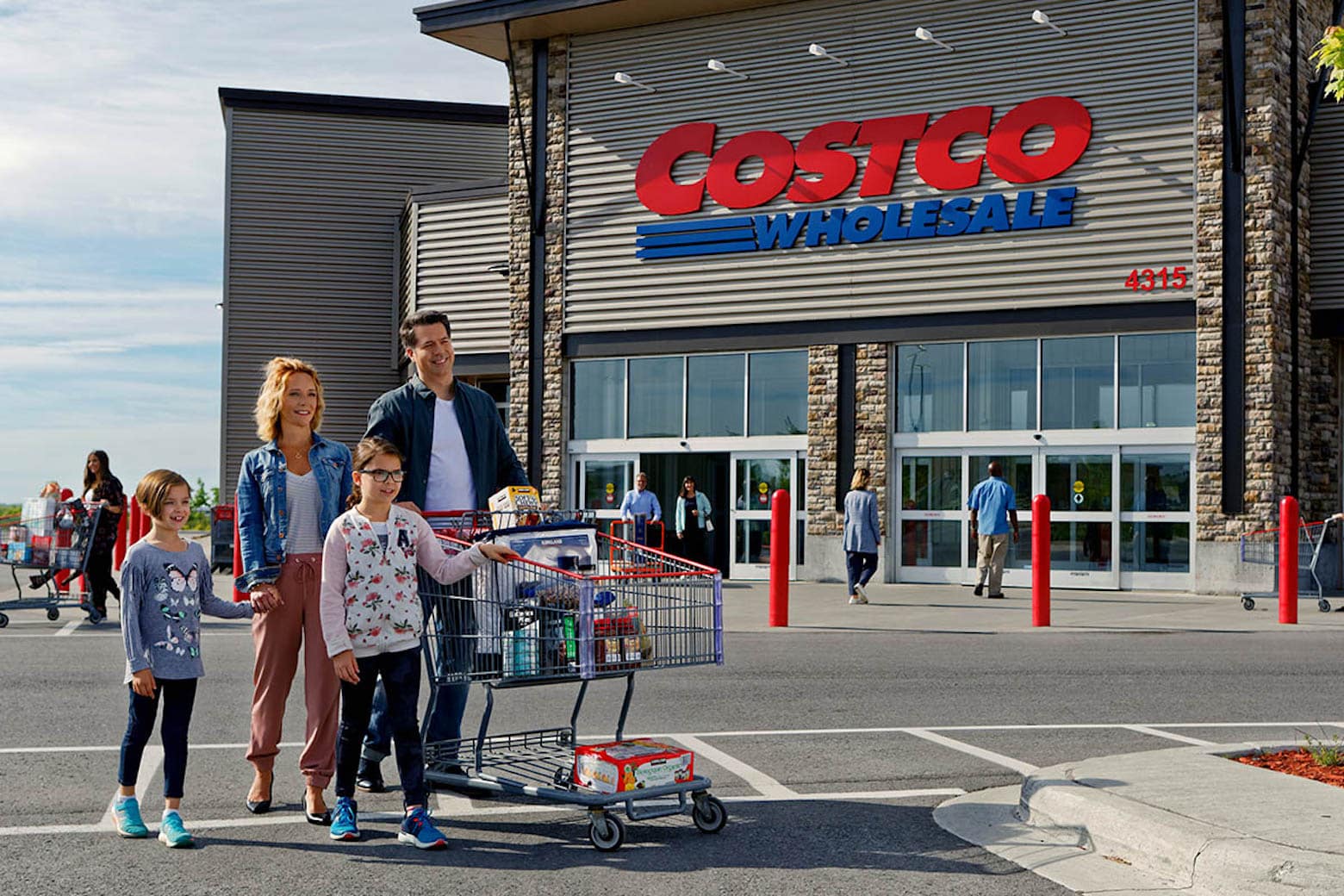 Wrap up your holiday shopping, or give a great last-minute gift, with a Costco membership.