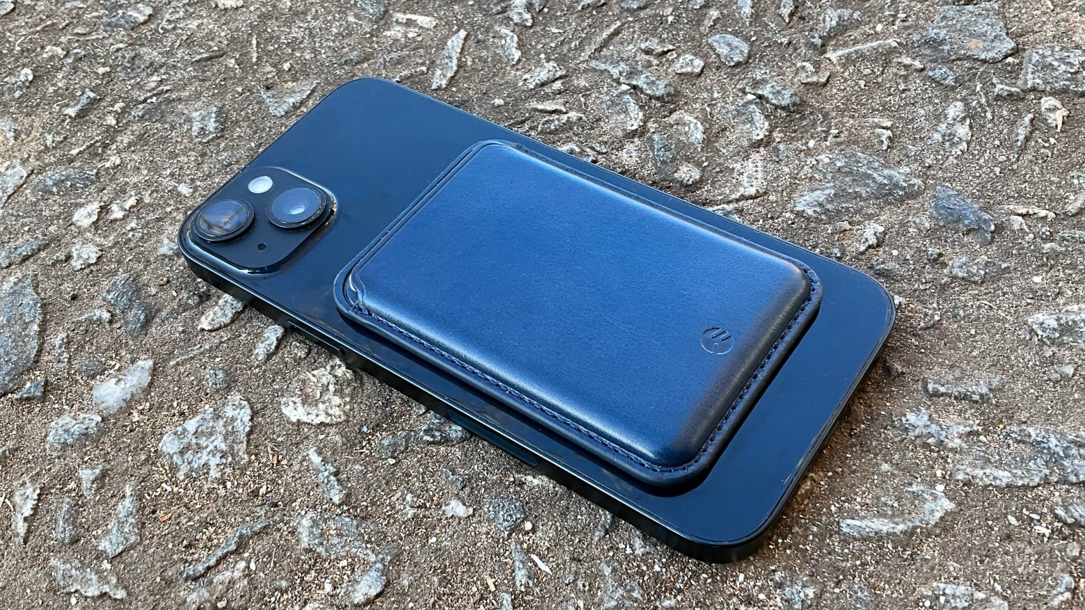 SwitchEasy MagWallet Leather Card Holder