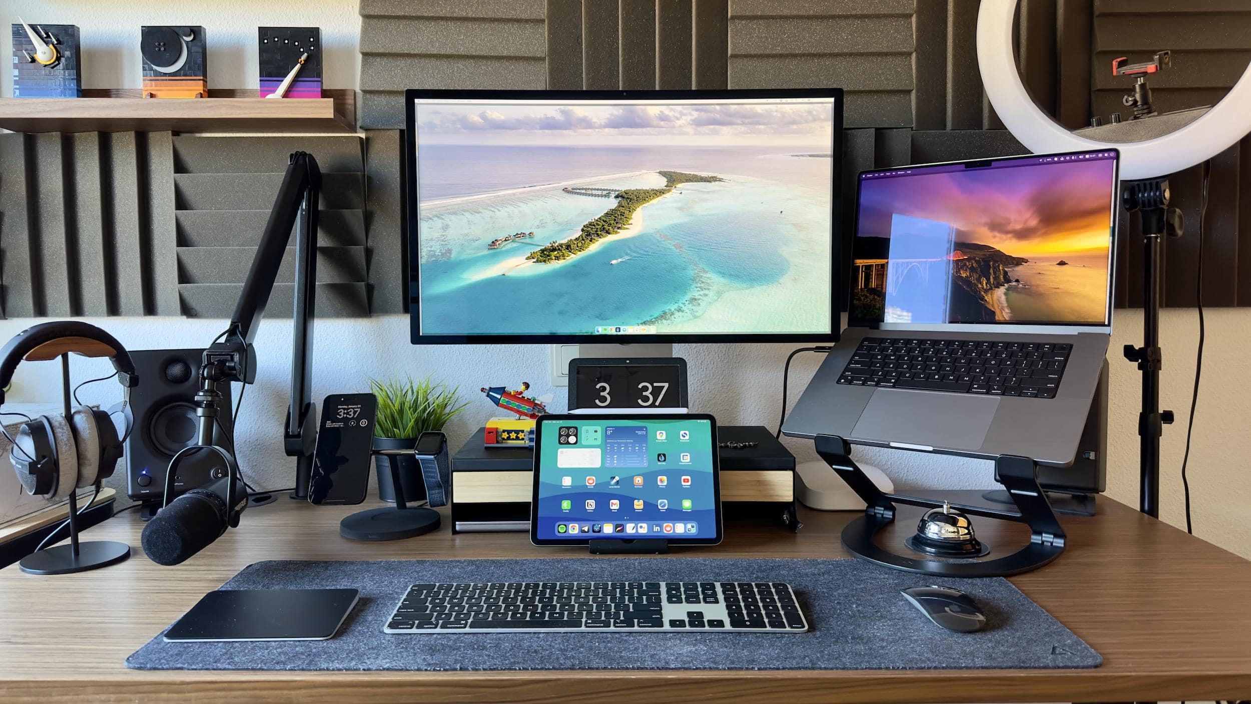 Maybe the right job will land you a tricked out MacBook Pro, Studio Display and all the other treats in this setup.