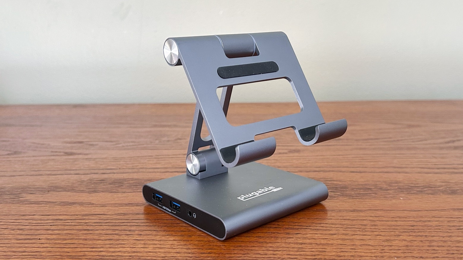 Plugable USB-C Stand Dock left edge