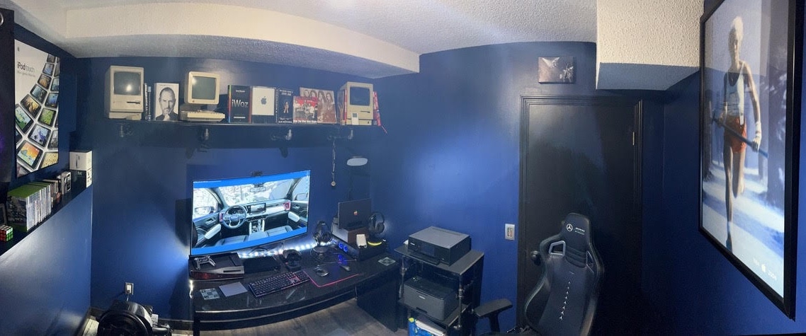 De Jong gave his computer setup -- and his whole office -- a makeover.