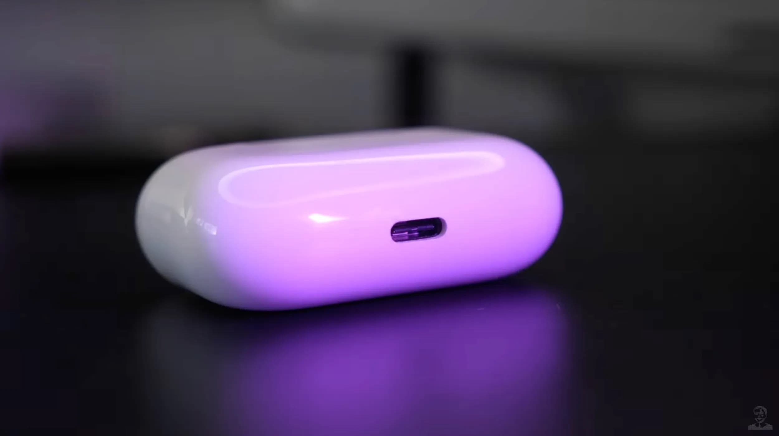 Ken Pillonel modded an AirPods Pro charging case and now offers a 3D-printed replacement case.