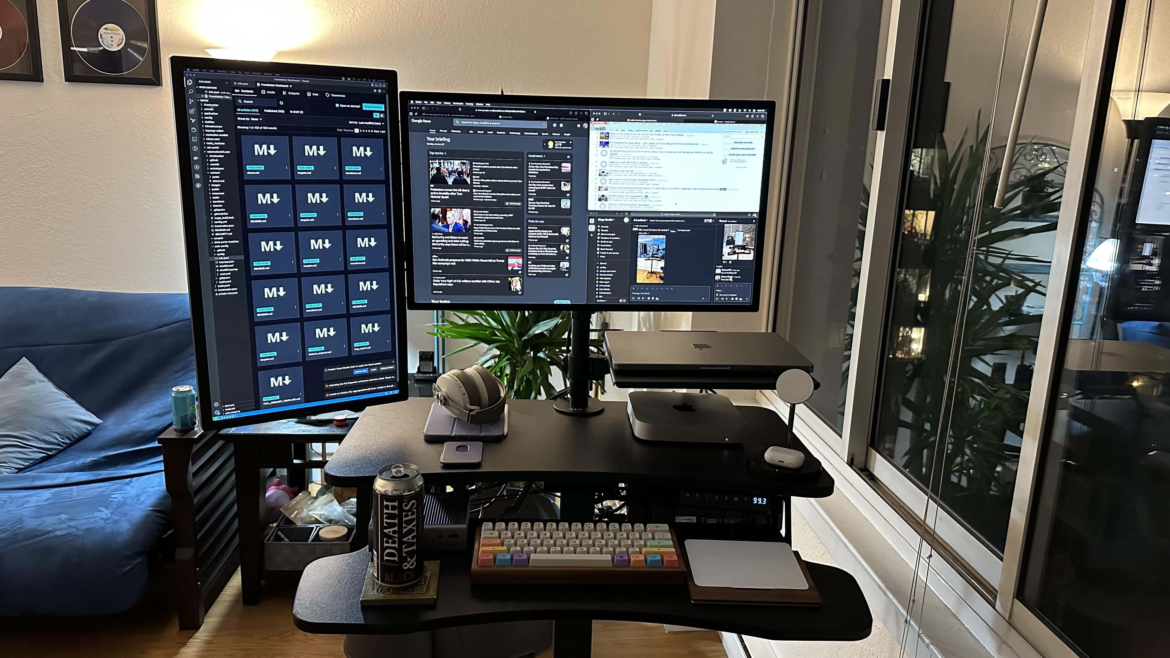 This user enabled dock-free dual-display use by adding an M2 Pro Mac mini.