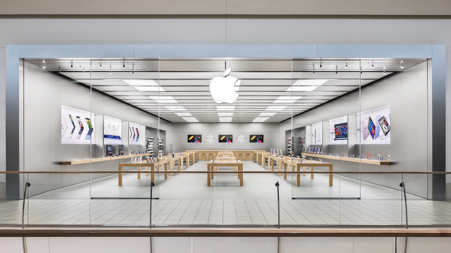 Apple retail store closed after multiple nearby shootings
