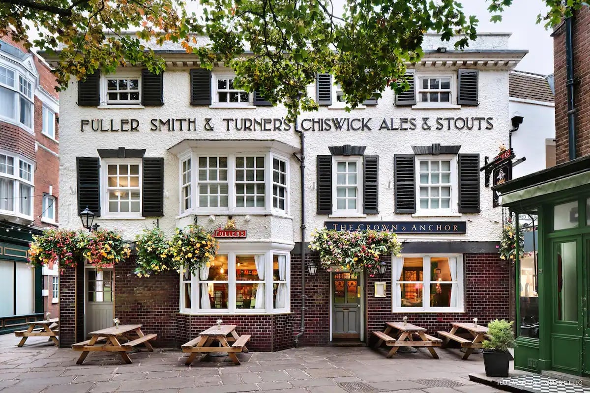 Stay overnight in The Crown & Anchor from 
