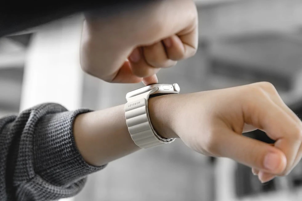 Switcheasy's Silicone Magnetic Apple Watch Band