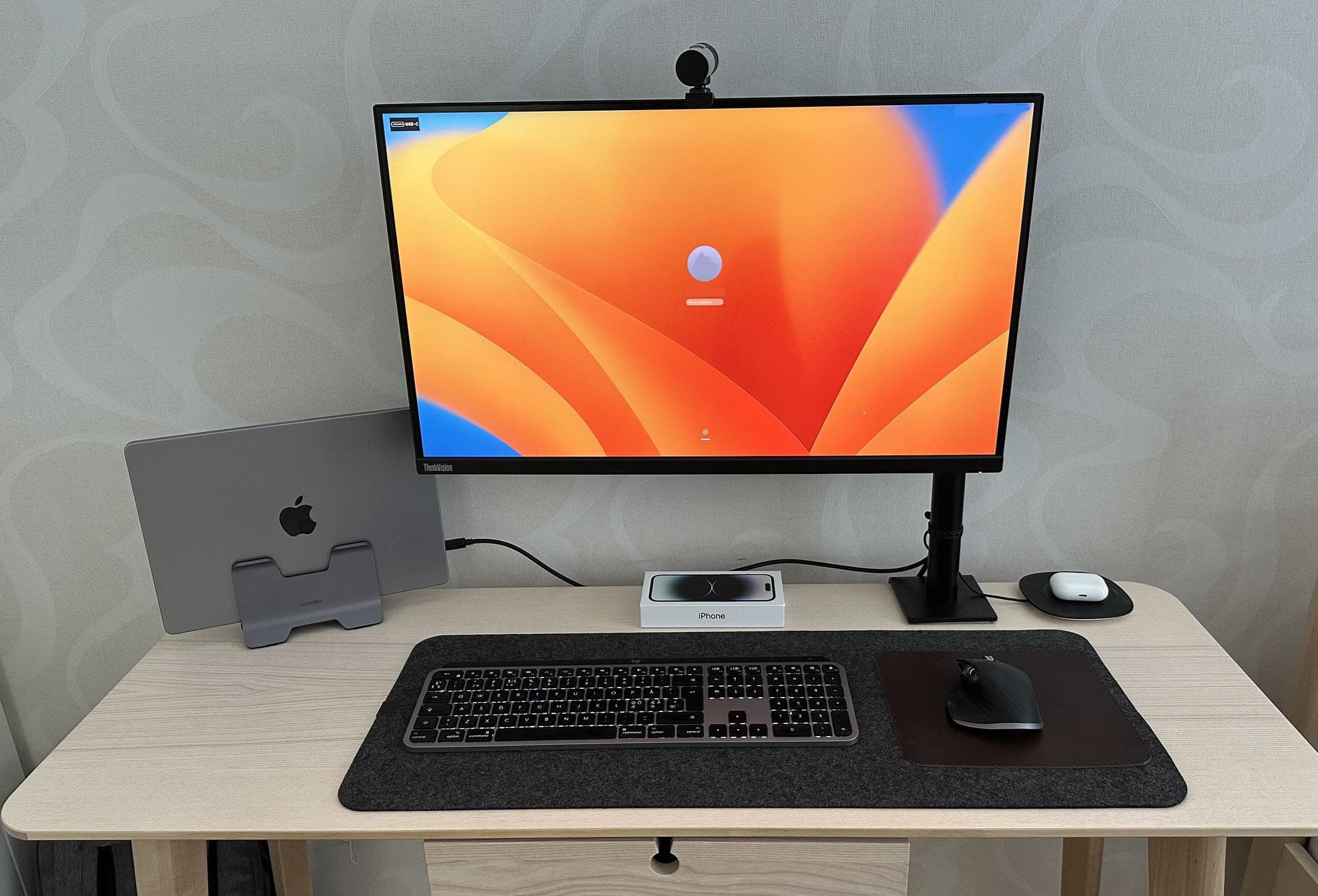 Small desk? No problem. You can still have a solid computer setup.