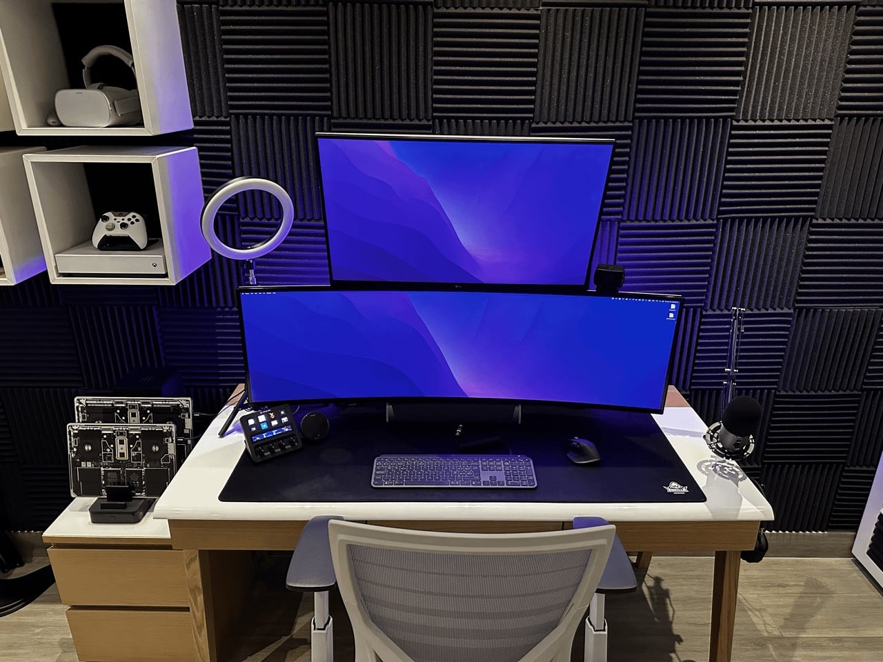 Are those MacBooks at left stripped of their cases?! Nope.