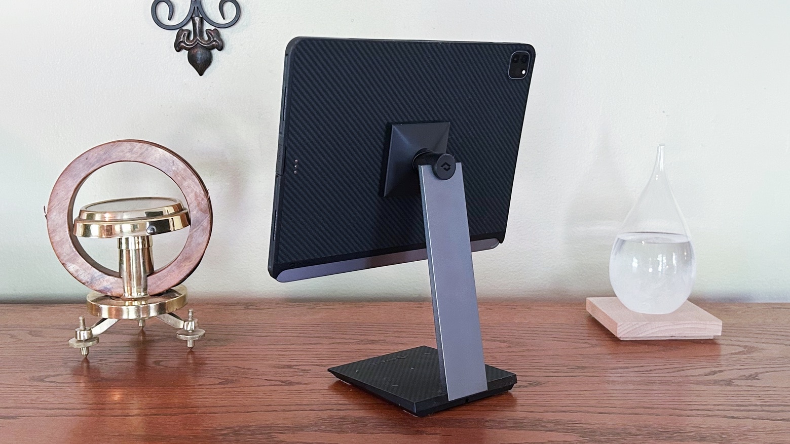 Pitaka MagEZ Case Pro and MagEZ Charging Stand review