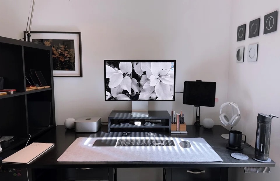 This setup is all Apple, all the time (not counting stuff Apple doesn't make).