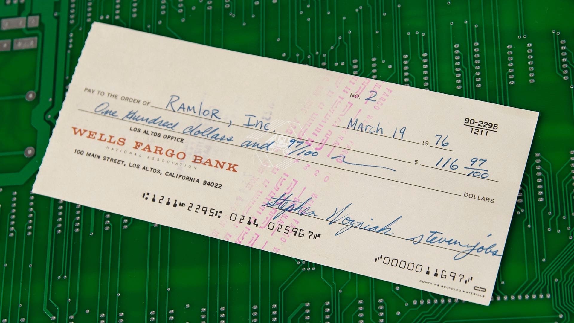 Apple check #2, signed by Jobs and Woz, goes up for auction