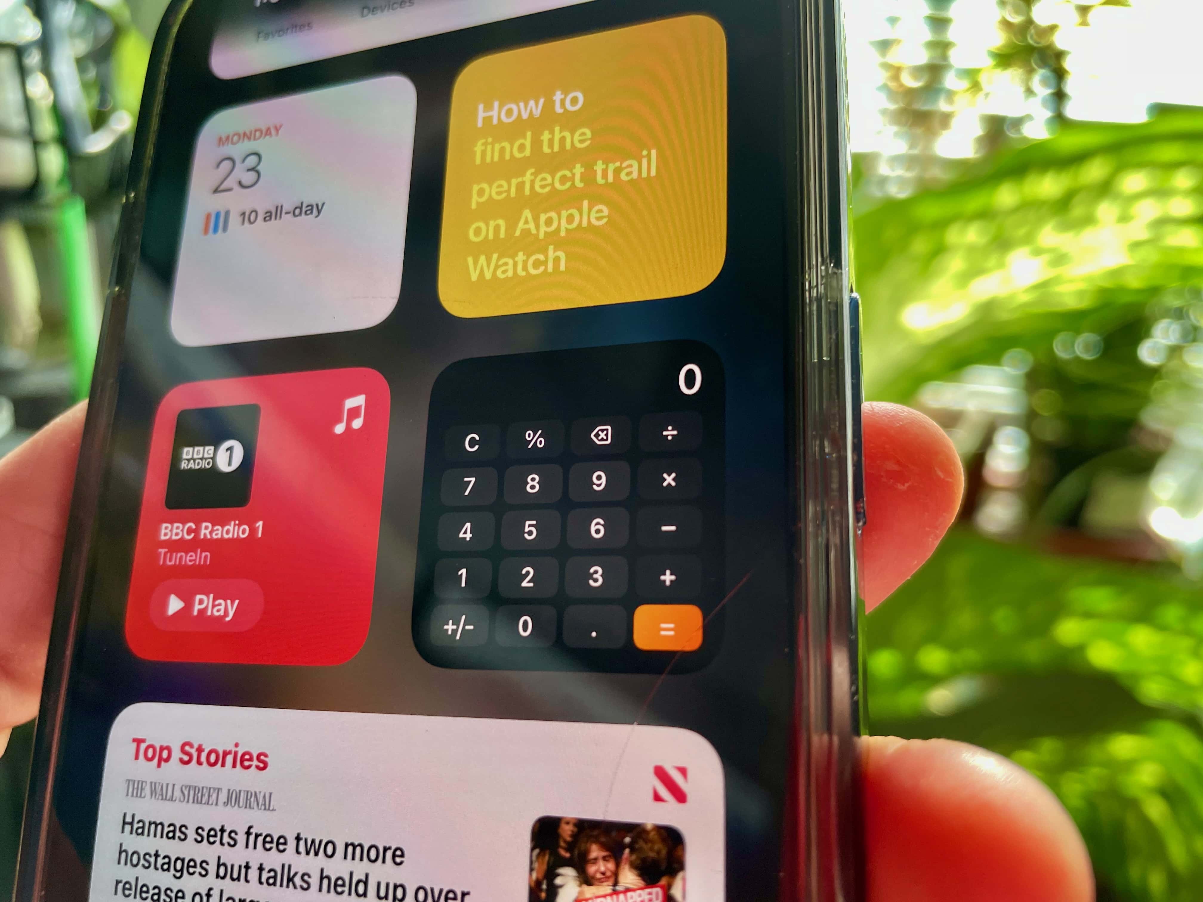 Calcullo is a simple calculator widget for your Home Screen.