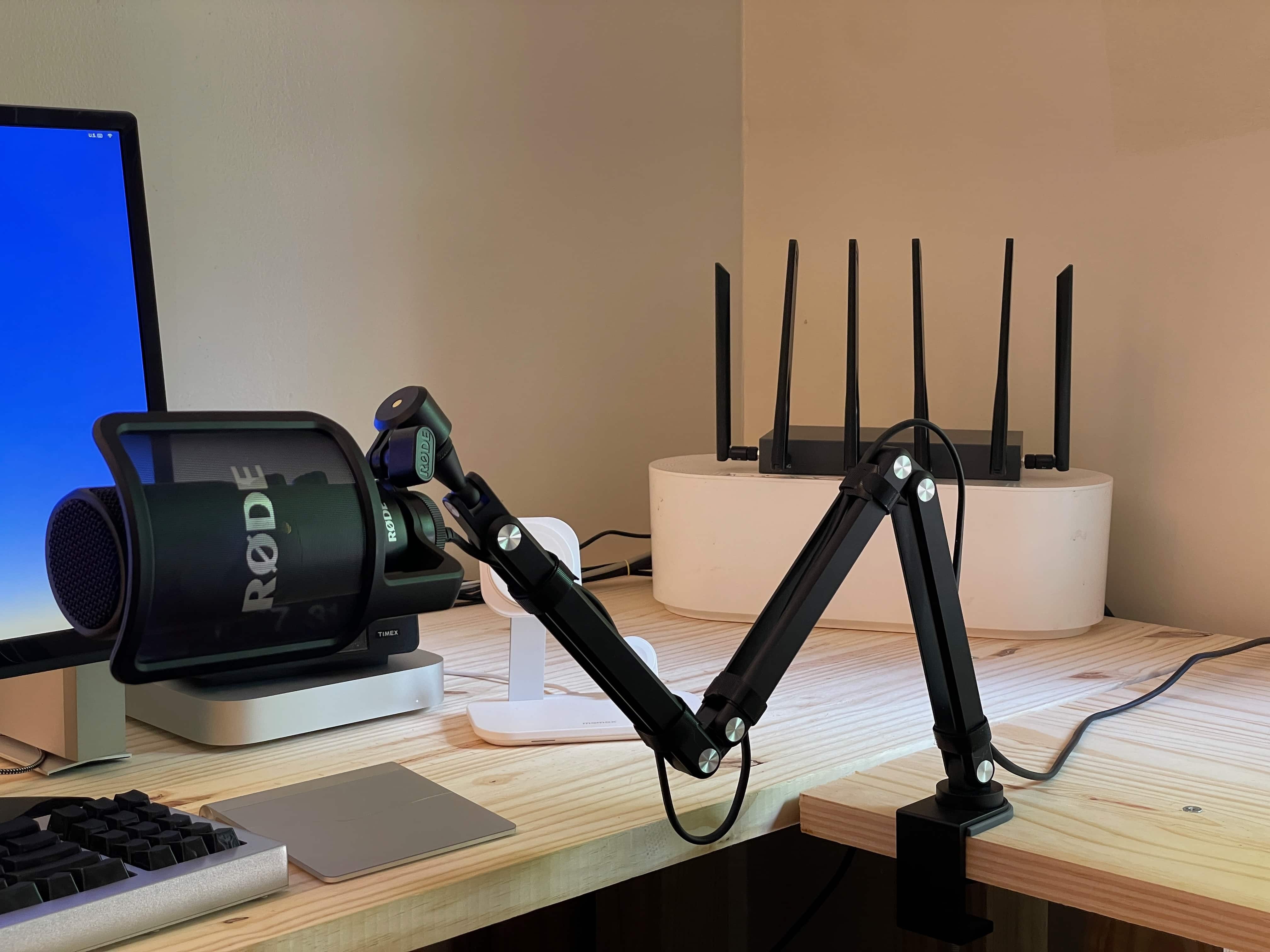 Kuxiu X36 boom arm with a RØDE NT-USB+ microphone positioned in front of a Mac