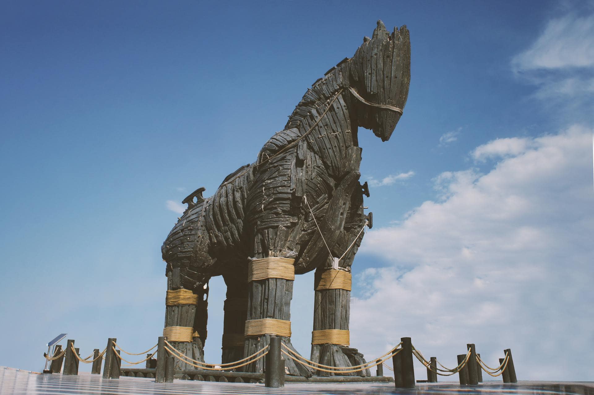 Trojan horse: first ios trojan goldpickaxe