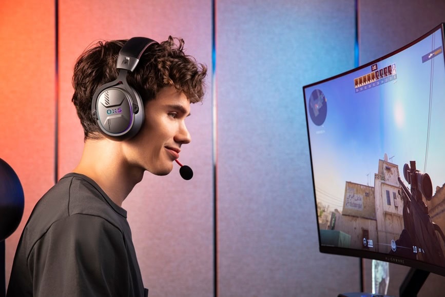 OXS Storm G2 Wireless Gaming Headset on gamer