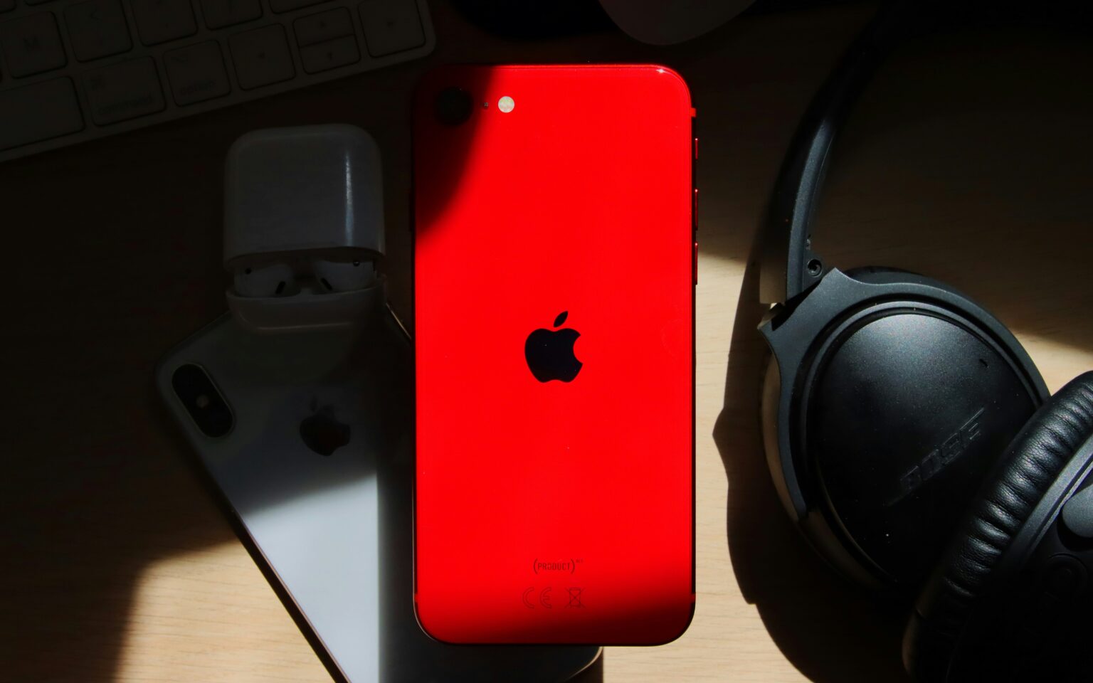 bigger iPhone SE with OLED display rumored