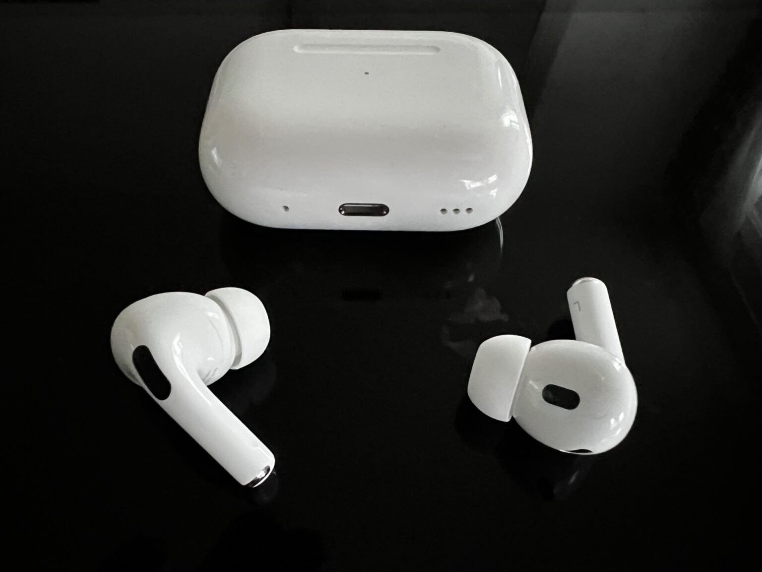 wireless earbus vs. wired earbuds - AirPods Pro 2
