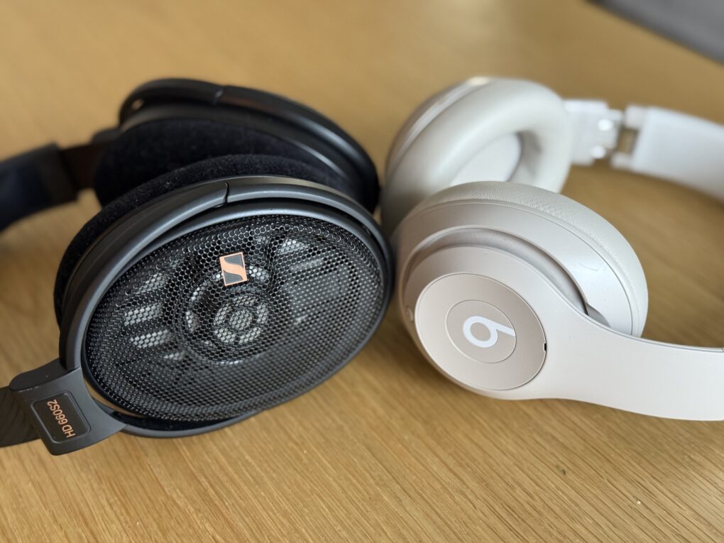 closed back vs open back headphones