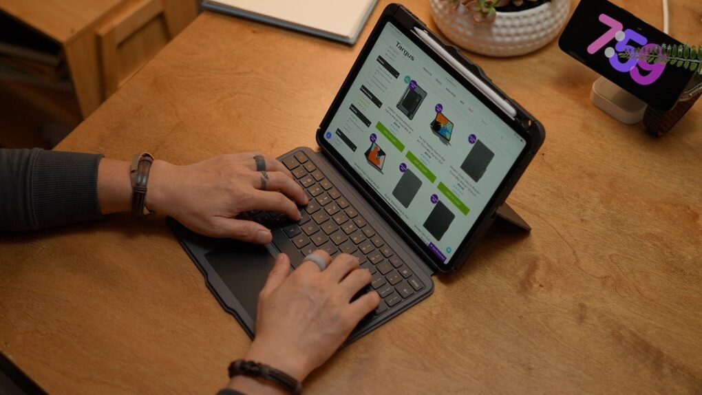 Targus VersaVu iPad keyboard case
