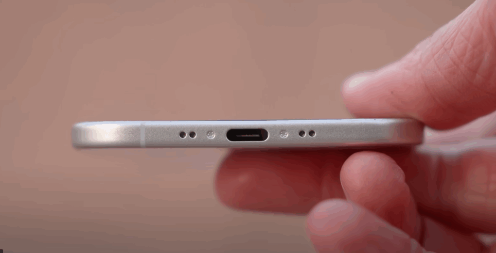 iPhone Air USB-C port