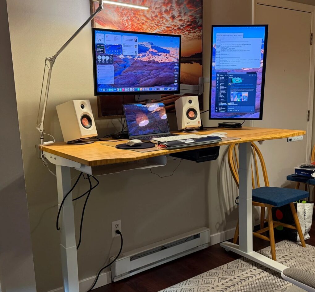 Uplift standing desk